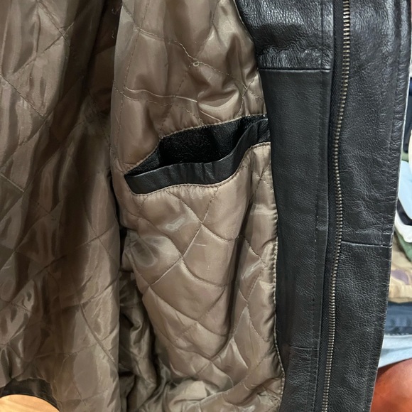 Cougar Black Leather Bomber Jacket - Picture 5 of 5